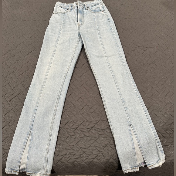 Abercrombie & Fitch Denim - Abercrombie & Fitch The ‘90s Straight Ultra High Rise